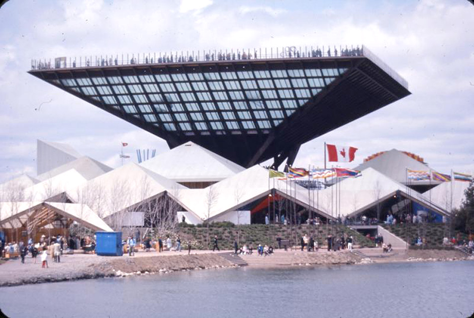 Le pavillon du Canada.