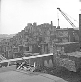 Progression des travaux de construction sur le chantier de l'Exposition universelle de 1967 à Montréal