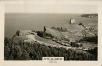 Carte postale de Blanche Lacoste-Landry, en vacances à Percé, adressée à son fils Jules le 30 juillet 1946. (Recto).