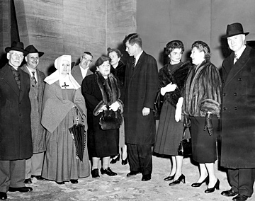 Le sénateur John-F. Kennedy visite Sainte-Justine