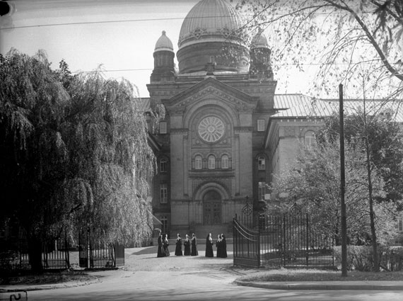École d’enseignement supérieur, logée dans la maison-mère de la congrégation de Notre-Dame (1908-1926).