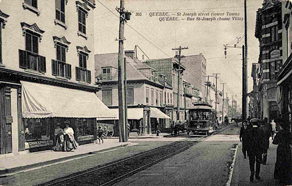 Le tramway circulant rue Saint-Joseph.