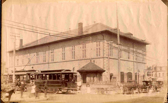 Le tramway rue Saint-Joseph.