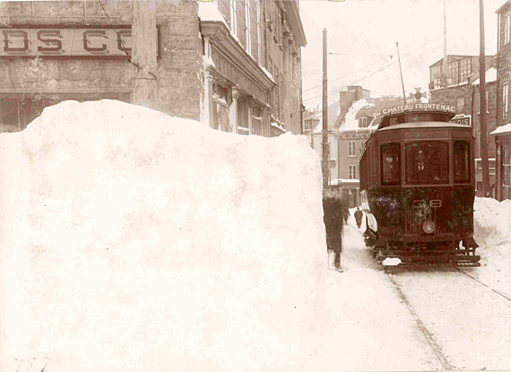 Circulation du tramway en hiver.