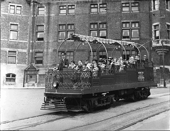 Le tramway-observatoire en 1943.