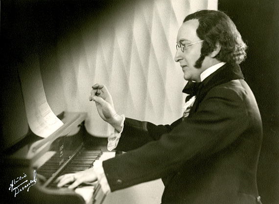 Charles Goulet dans le rle de Schubert dans Blossom Time 